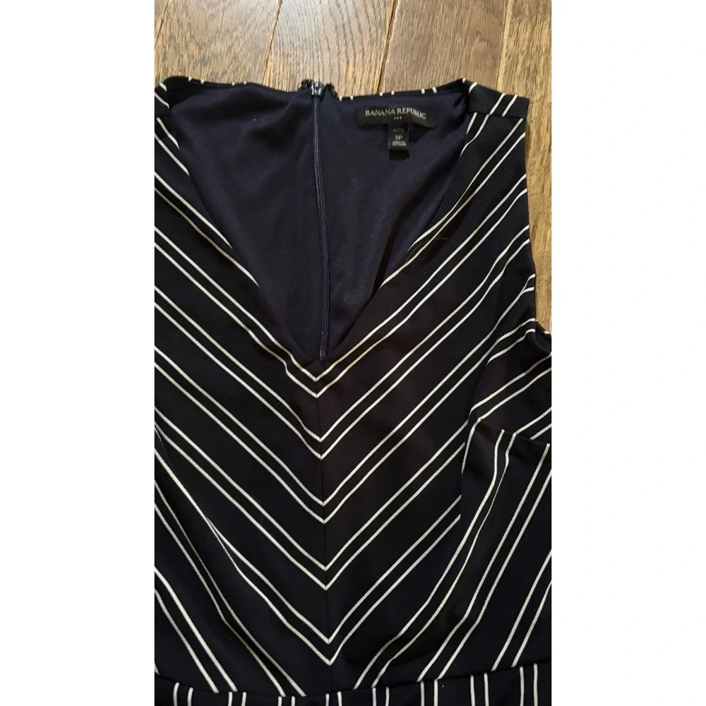 Banana republic striped Sleeveless jumpsuit size 2p Petite Navy